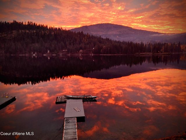 5822 W Boathaven LN, Rathdrum, ID 83858