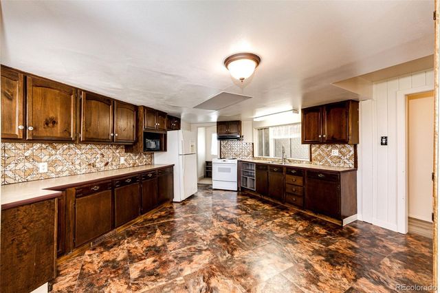 8475 Strasburg Road, Strasburg, CO 80136