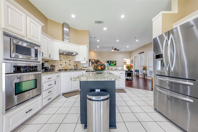 335 Linhurst Drive, Murphy, TX 75094