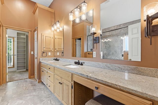 5277 S Whitmore Avenue, Springfield, MO 65810