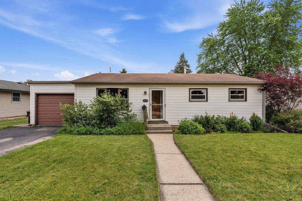 9117 Boys DRIVE, Sturtevant, WI 53177