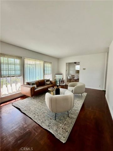 7002 Aura, Reseda, CA 91335