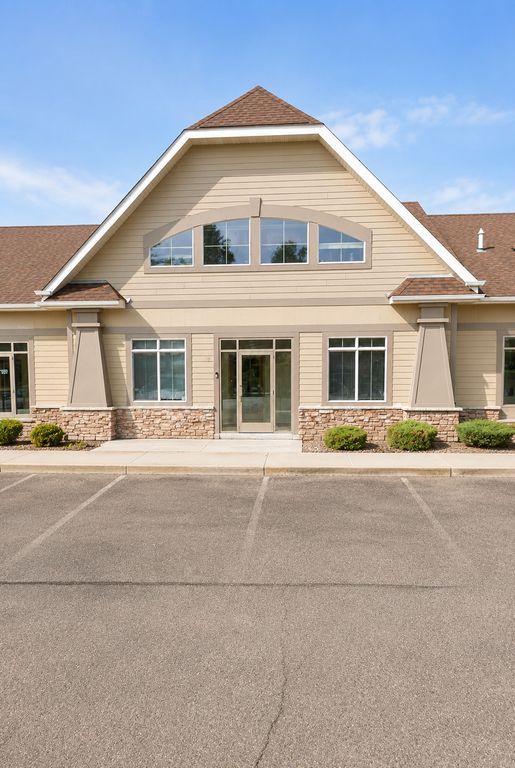 7965 Stone Creek Drive, Chanhassen, MN 55317 — exterior