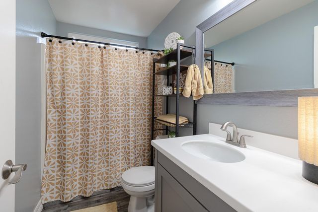 1704 Woolston Way, Modesto, CA 95355