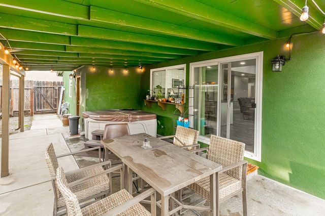 1704 Woolston Way, Modesto, CA 95355