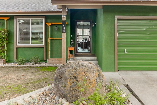 1704 Woolston Way, Modesto, CA 95355