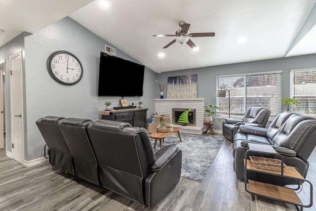 1704 Woolston Way, Modesto, CA 95355