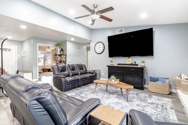 1704 Woolston Way, Modesto, CA 95355