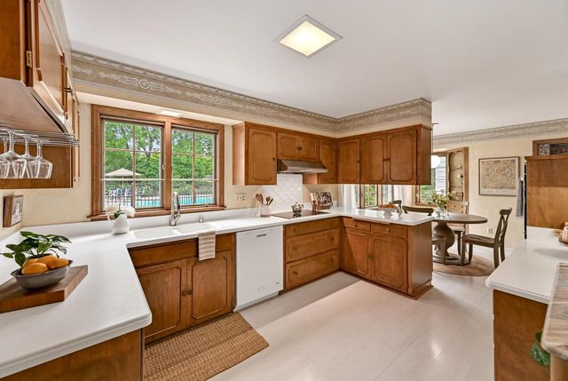 12500 Stephen PLACE, Elm Grove, WI 53122
