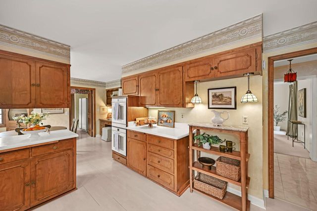 12500 Stephen PLACE, Elm Grove, WI 53122