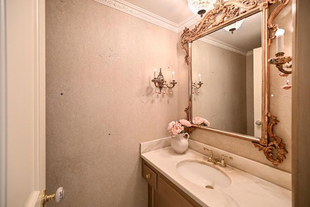 12500 Stephen PLACE, Elm Grove, WI 53122