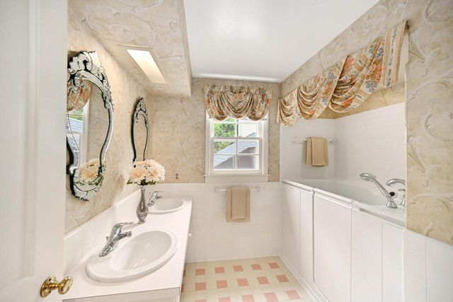 12500 Stephen PLACE, Elm Grove, WI 53122