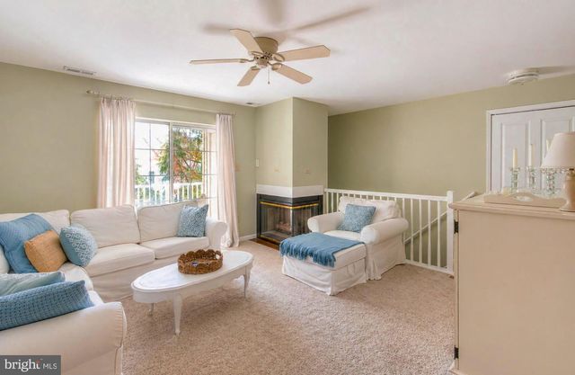 906-B OLIPHANT LN, Mount Laurel, NJ 08054