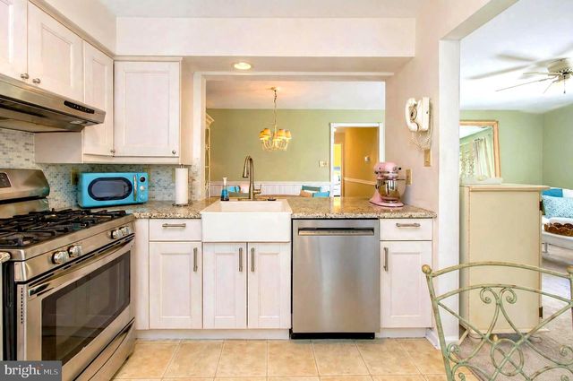 906-B OLIPHANT LN, Mount Laurel, NJ 08054