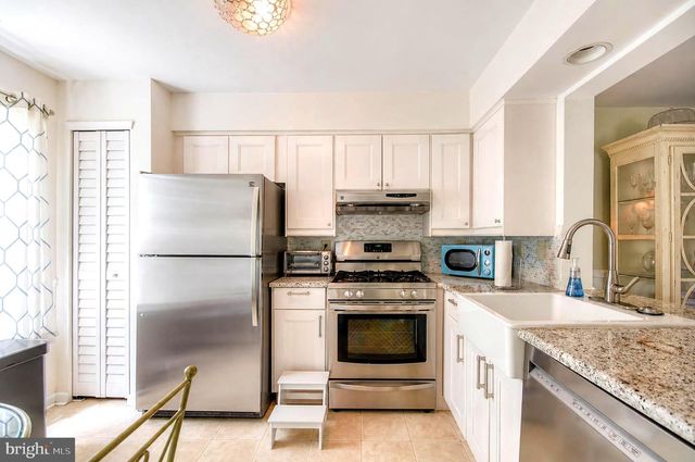 906-B OLIPHANT LN, Mount Laurel, NJ 08054