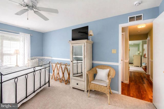 906-B OLIPHANT LN, Mount Laurel, NJ 08054