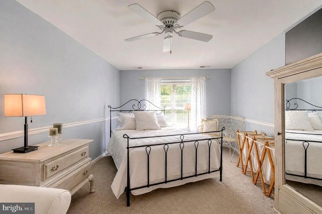 906-B OLIPHANT LN, Mount Laurel, NJ 08054