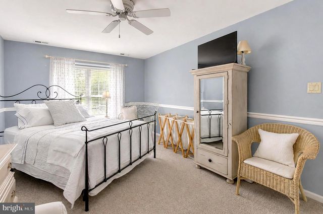 906-B OLIPHANT LN, Mount Laurel, NJ 08054