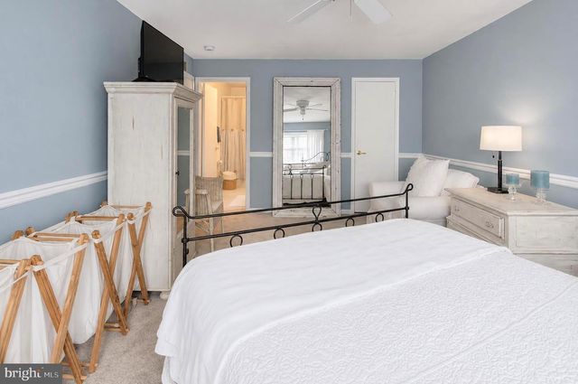 906-B OLIPHANT LN, Mount Laurel, NJ 08054