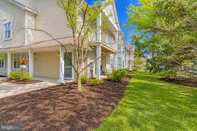 906-B OLIPHANT LN, Mount Laurel, NJ 08054