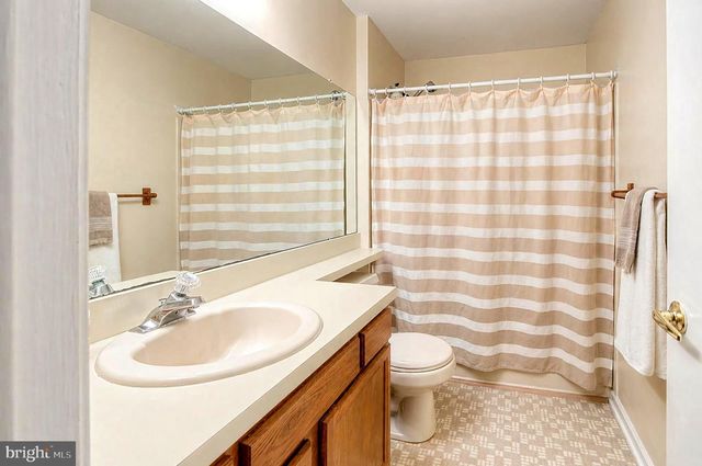 906-B OLIPHANT LN, Mount Laurel, NJ 08054