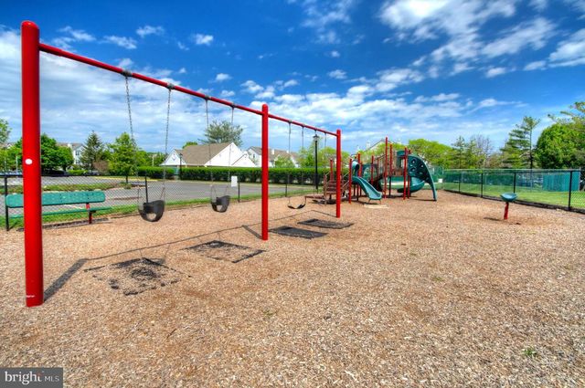 906-B OLIPHANT LN, Mount Laurel, NJ 08054