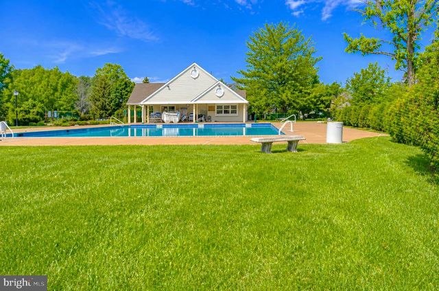 906-B OLIPHANT LN, Mount Laurel, NJ 08054