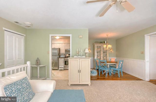 906-B OLIPHANT LN, Mount Laurel, NJ 08054