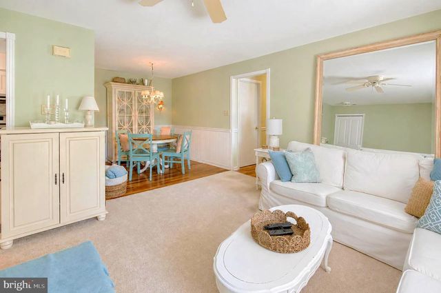 906-B OLIPHANT LN, Mount Laurel, NJ 08054