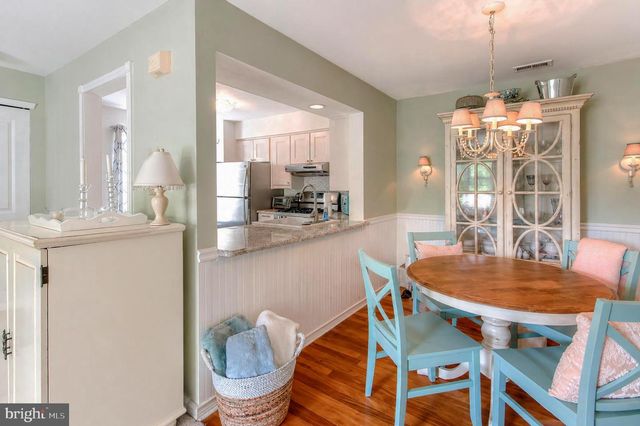 906-B OLIPHANT LN, Mount Laurel, NJ 08054