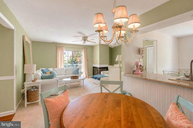 906-B OLIPHANT LN, Mount Laurel, NJ 08054
