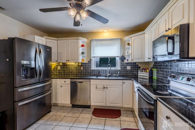 10 Devonshire Road, Sayreville, NJ 08859