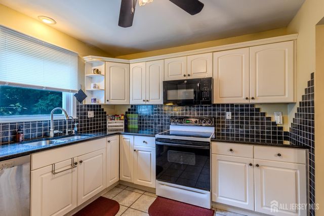 10 Devonshire Road, Sayreville, NJ 08859