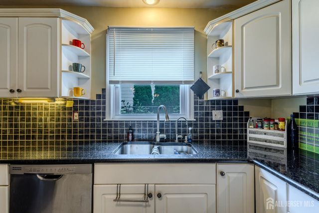 10 Devonshire Road, Sayreville, NJ 08859