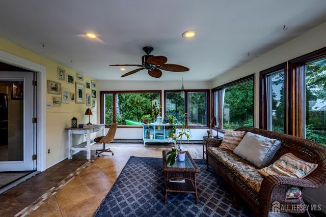 10 Devonshire Road, Sayreville, NJ 08859