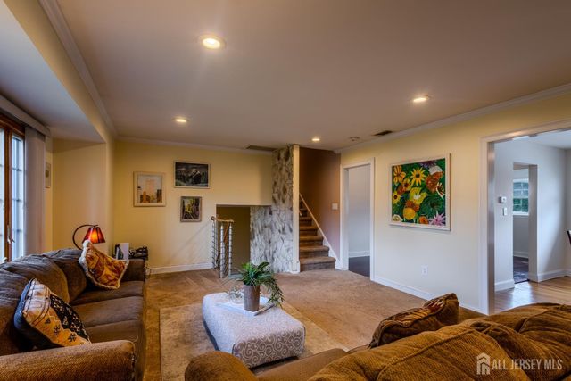 10 Devonshire Road, Sayreville, NJ 08859