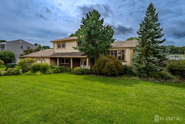 10 Devonshire Road, Sayreville, NJ 08859
