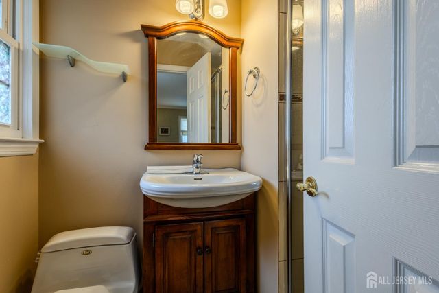 10 Devonshire Road, Sayreville, NJ 08859