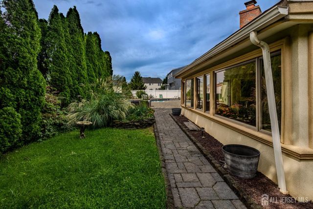 10 Devonshire Road, Sayreville, NJ 08859