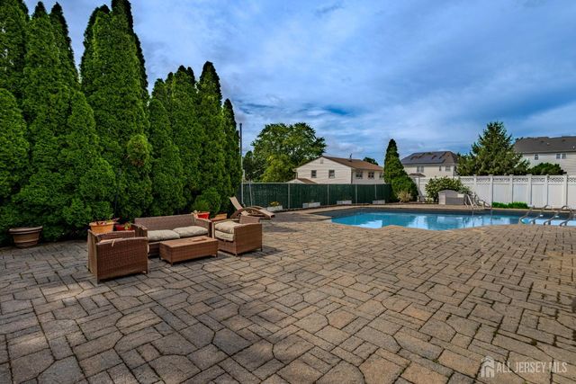 10 Devonshire Road, Sayreville, NJ 08859
