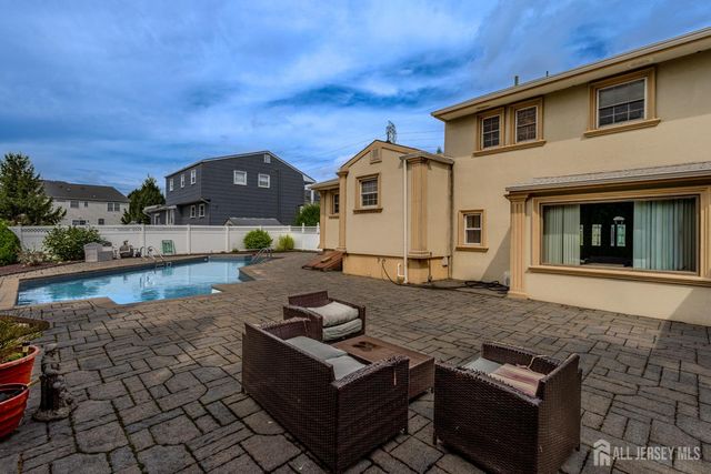 10 Devonshire Road, Sayreville, NJ 08859