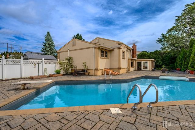 10 Devonshire Road, Sayreville, NJ 08859