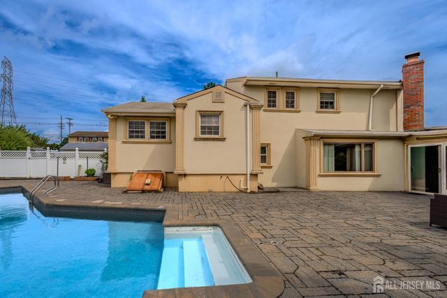 10 Devonshire Road, Sayreville, NJ 08859