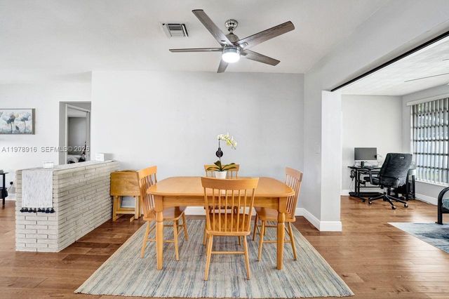 4621 NE 2nd Ave, Oakland Park, FL 33334