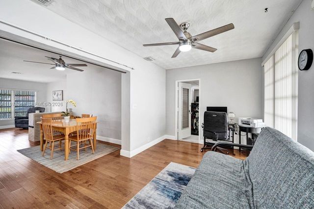 4621 NE 2nd Ave, Oakland Park, FL 33334