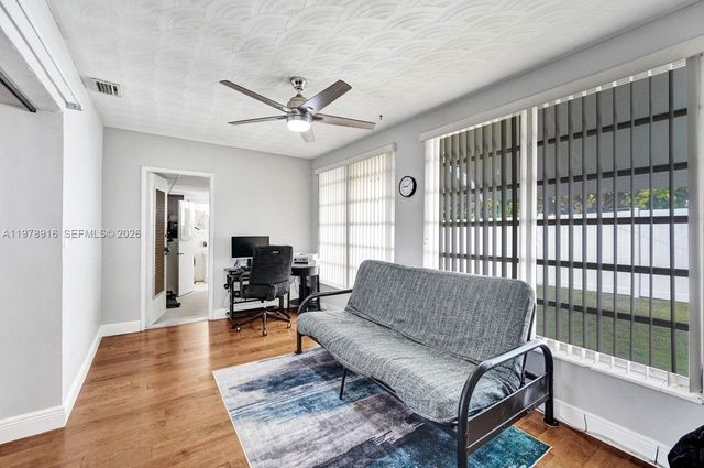 4621 NE 2nd Ave, Oakland Park, FL 33334