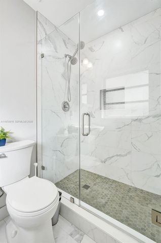 4621 NE 2nd Ave, Oakland Park, FL 33334