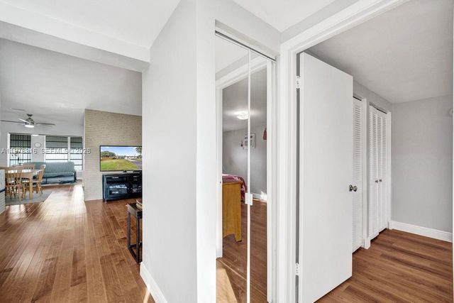 4621 NE 2nd Ave, Oakland Park, FL 33334