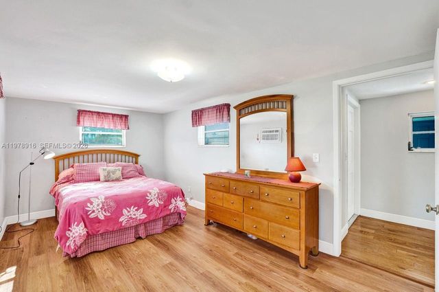 4621 NE 2nd Ave, Oakland Park, FL 33334