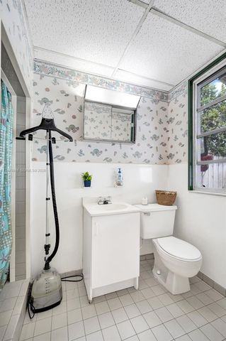 4621 NE 2nd Ave, Oakland Park, FL 33334